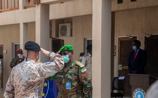 Major General Lapthe Flora visits Mogadishu