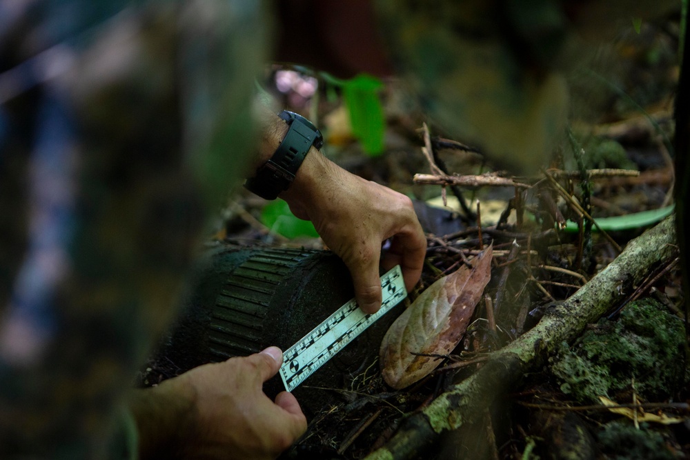 Transfer of responsibly | TF KM20 EOD transfer UXO to PNS personnel in Peleliu