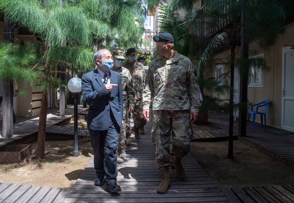 Major General Lapthe Flora visits Mogadishu