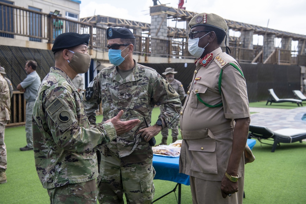 Major General Lapthe Flora visits Mogadishu