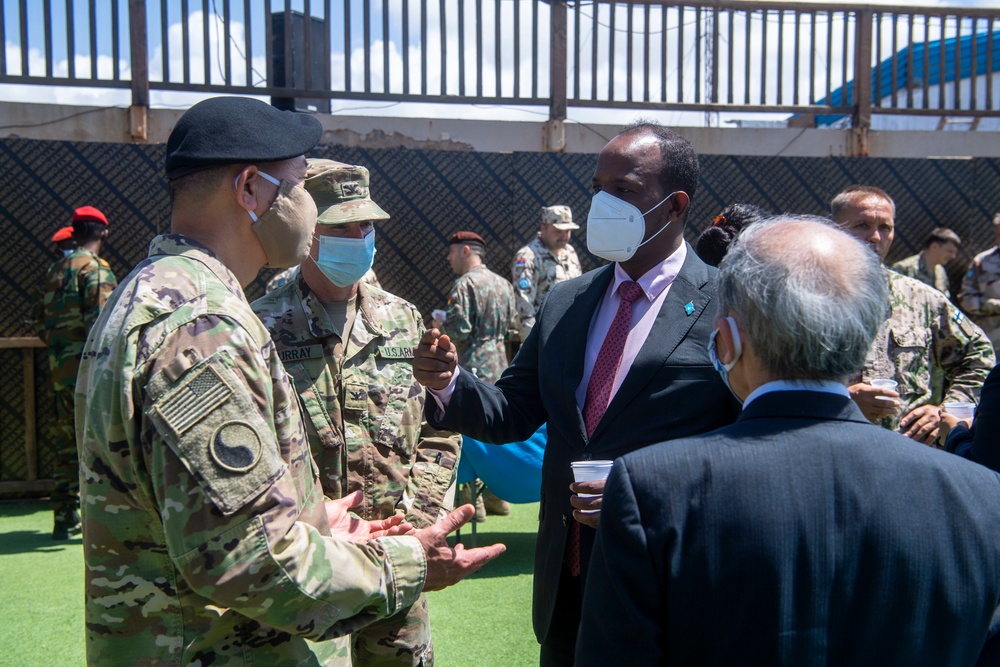 Major General Lapthe Flora visits Mogadishu