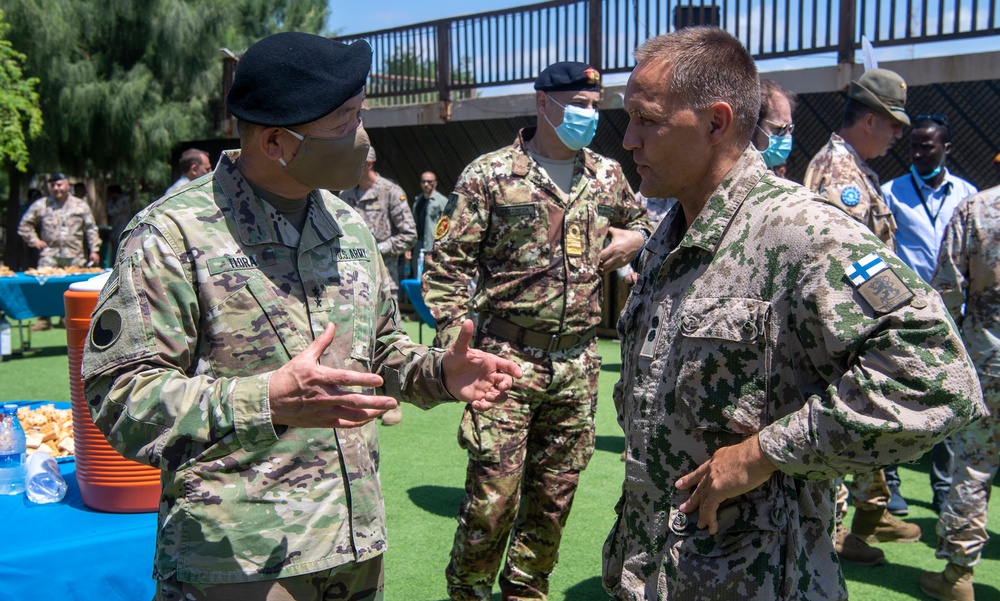 Major General Lapthe Flora visits Mogadishu