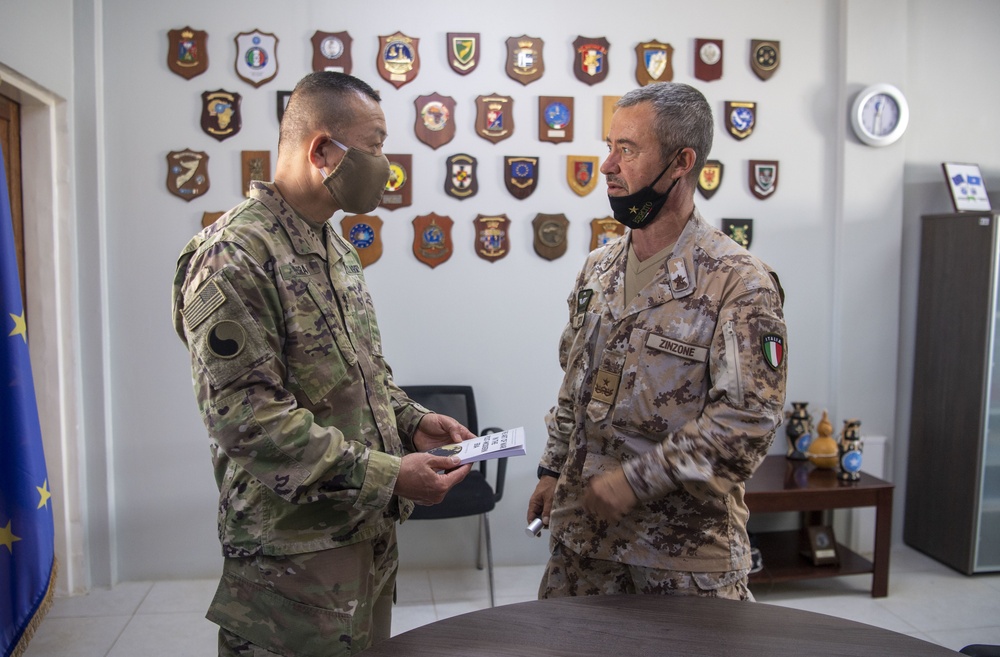 Major General Lapthe Flora visits Mogadishu