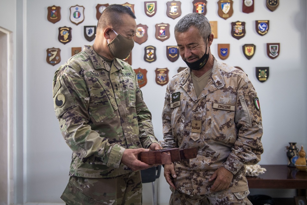 Major General Lapthe Flora visits Mogadishu