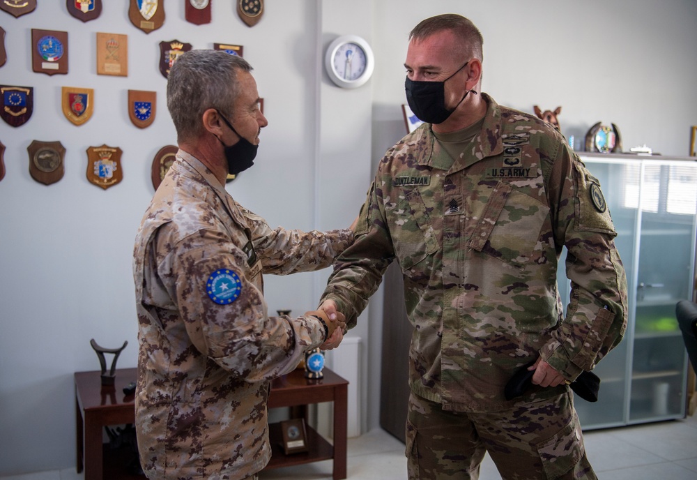 Major General Lapthe Flora visits Mogadishu