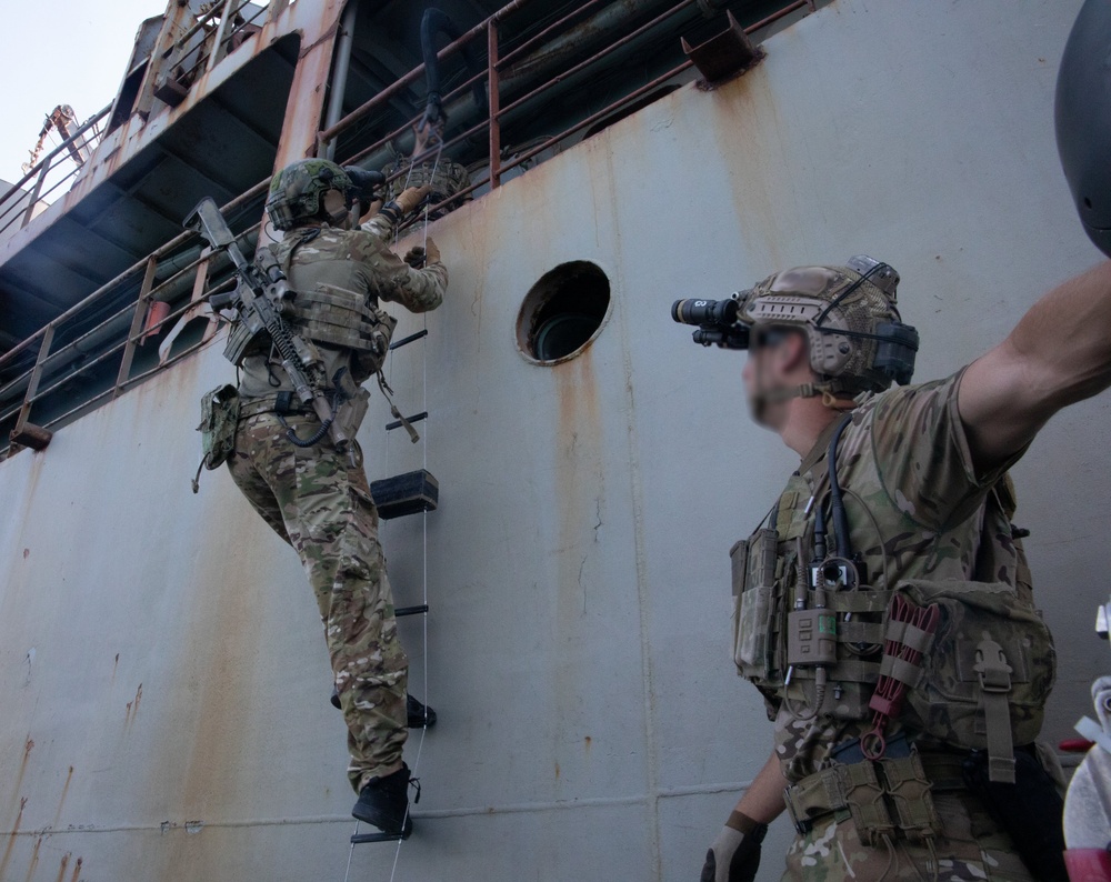 Dvids Images U S Navy Special Operators Practice Vbss Exercises With Hellenic Navy [image 7