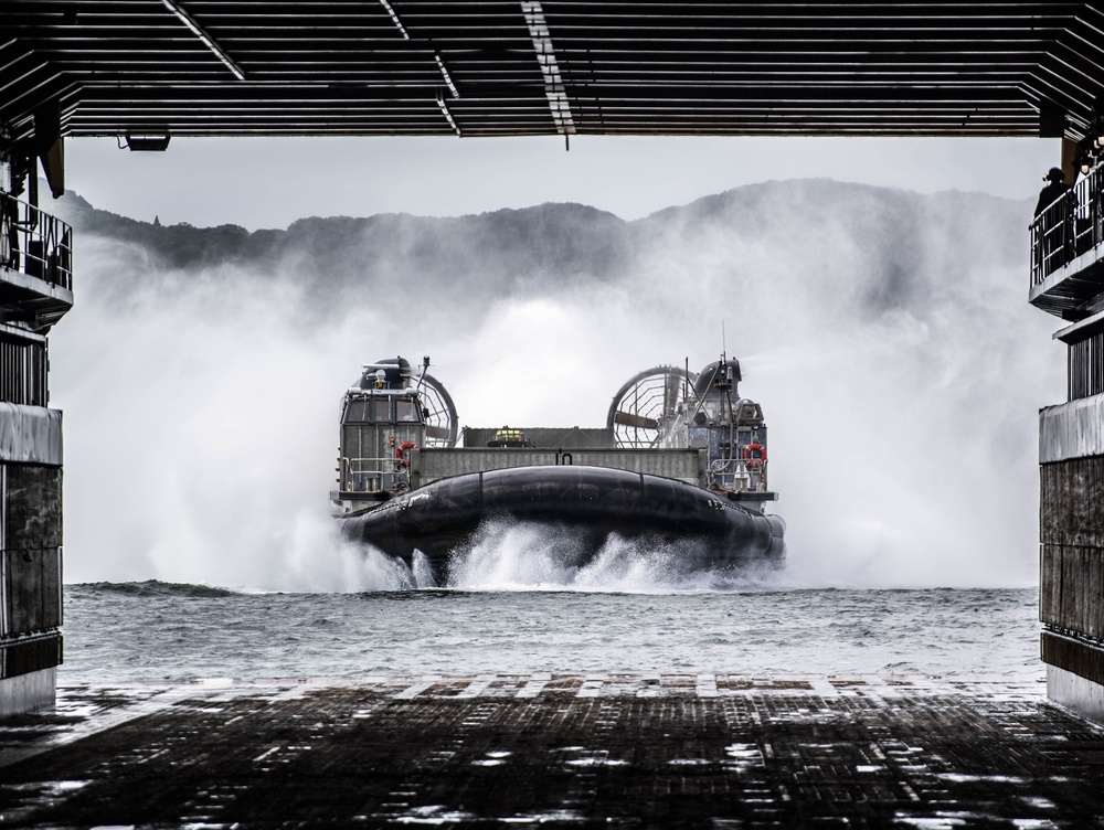 USS Germantown (LSD 42) Conducts Amphibious Operations with Naval Beach Unit 7 LCACs