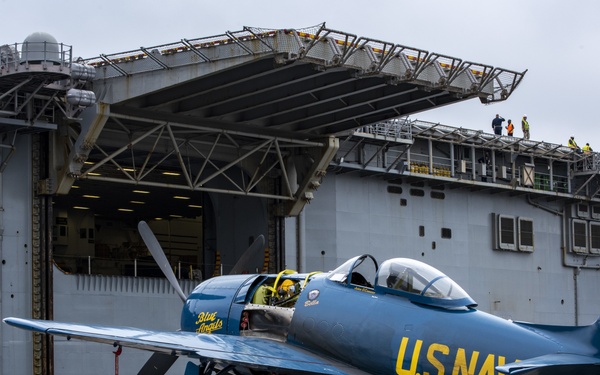 Warbirds Arrive in San Diego