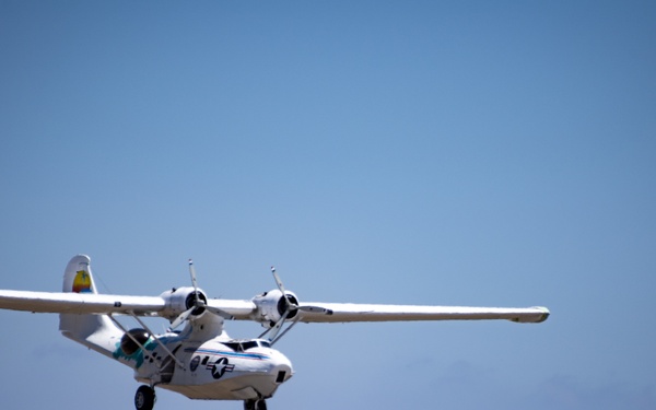 Warbirds Arrive in San Diego