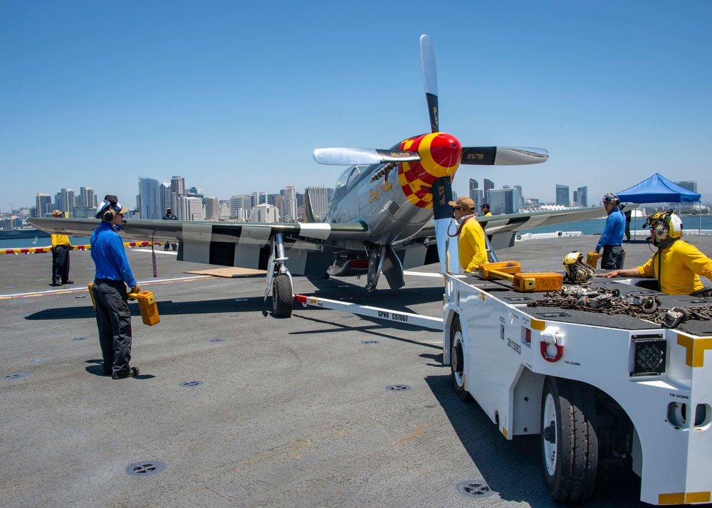 Warbirds Onloaded Aboard USS Essex