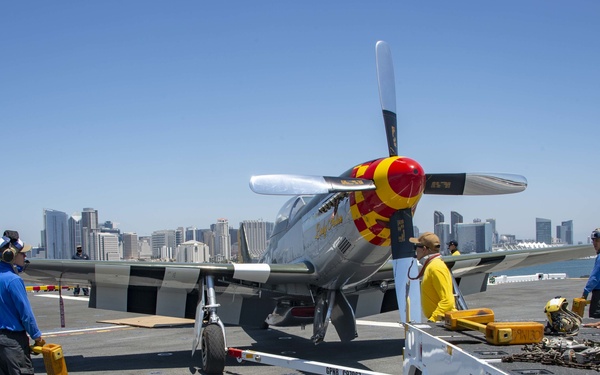 Warbirds Onloaded Aboard USS Essex