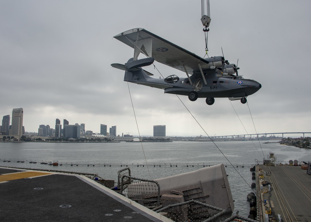 Warbirds Onloaded Aboard USS Essex