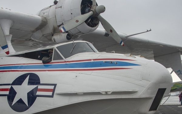 Warbirds Onloaded Aboard USS Essex