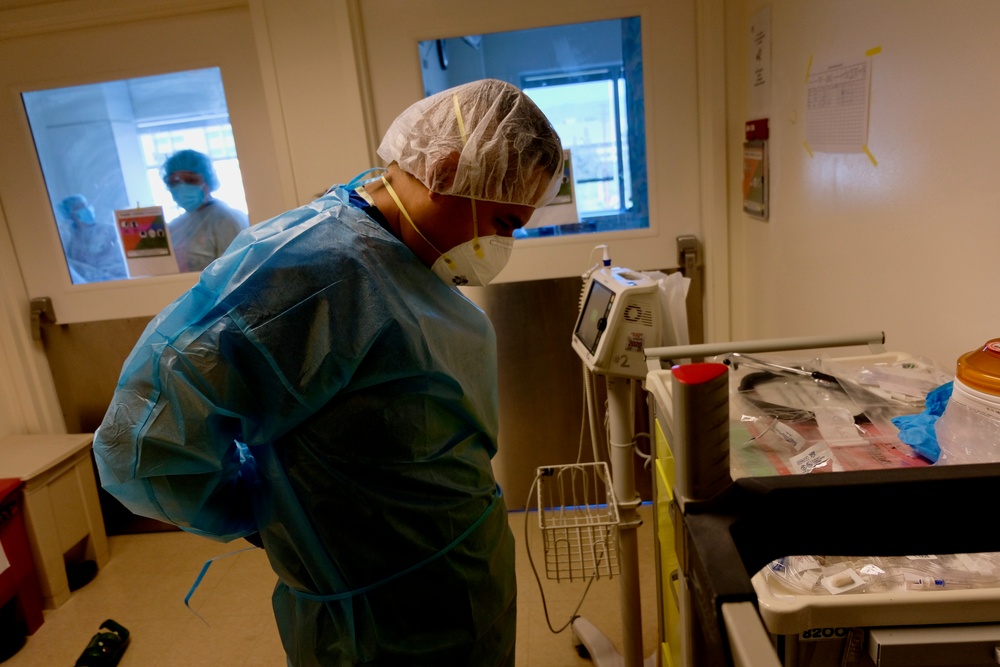 US Air Force medical professionals provide care at southern California medical center