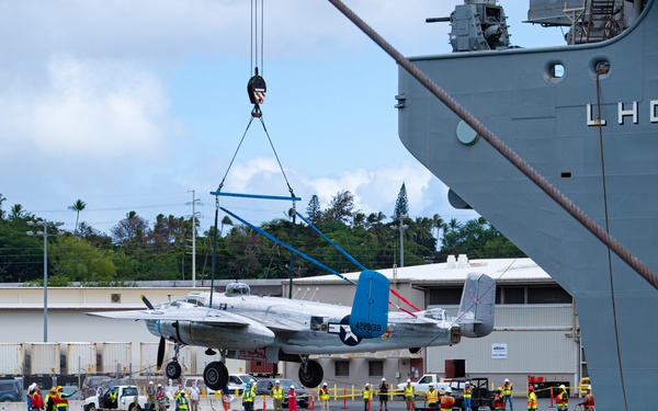 &quot;Warbirds&quot; Arrive in Pearl Harbor