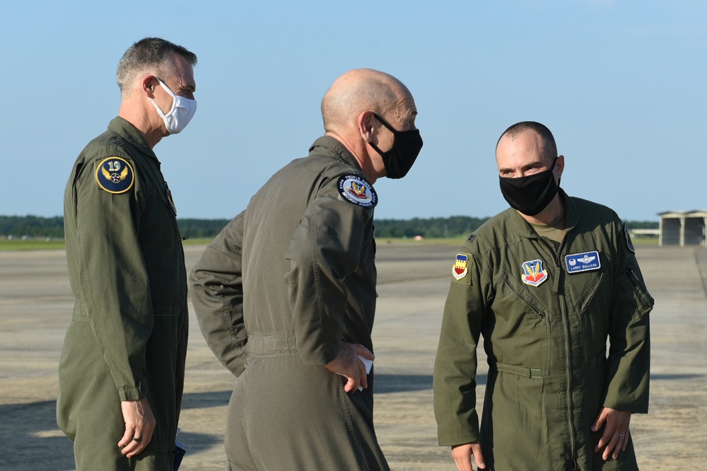 ACC commander visits flying wings
