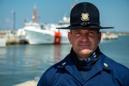 Reservist and Recruit Company Commander Petty Officer 1st Class Pleskonko leads by example