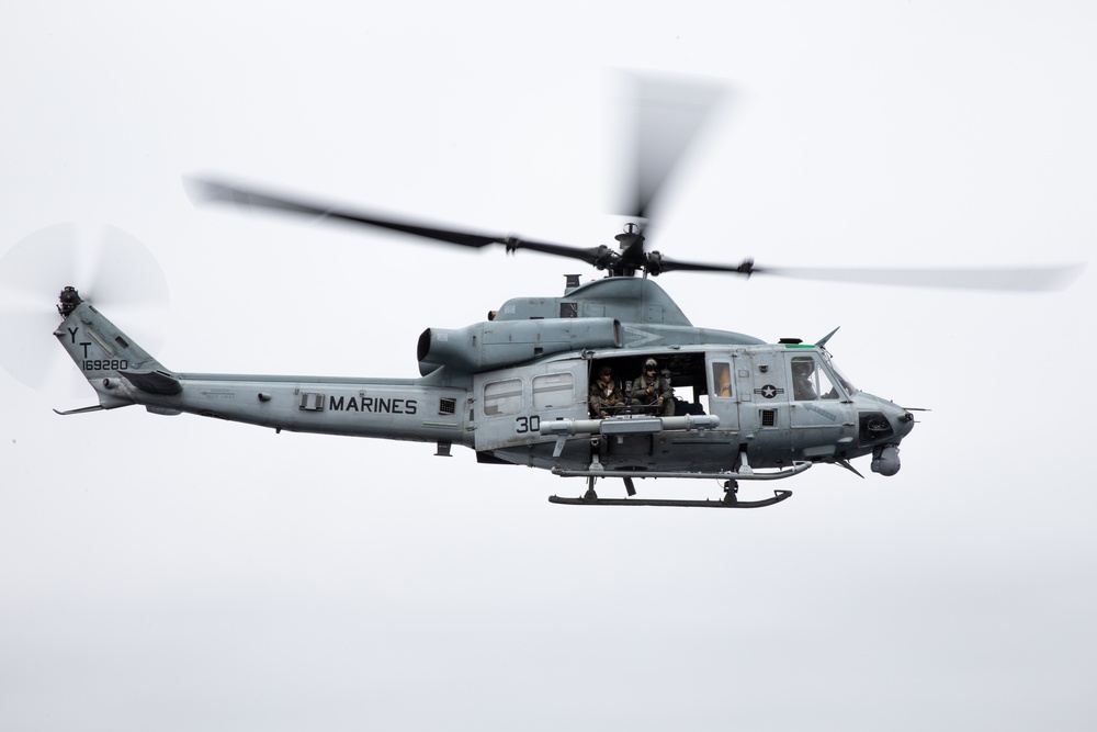 15th MEU Marines, Sailors land on USS Somerset