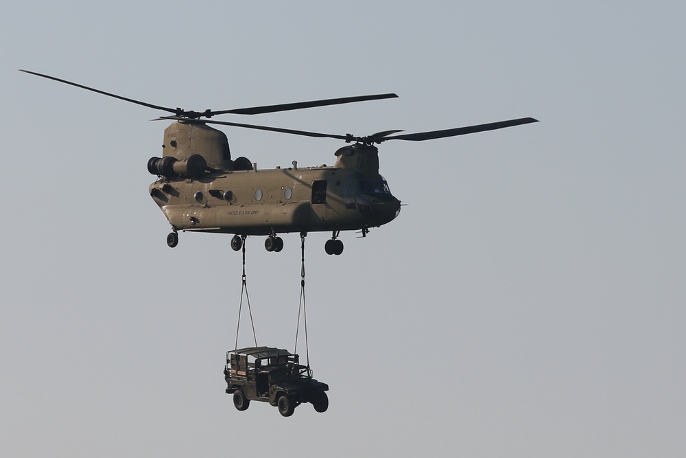 Sling load and Soldiers