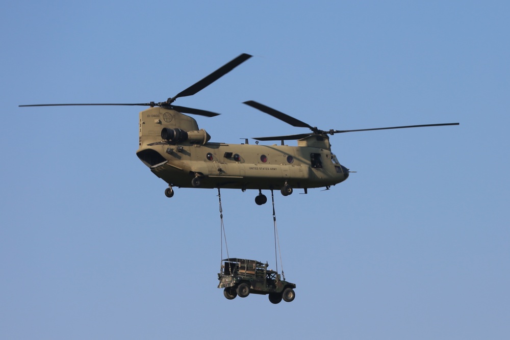 Sling load and Soldiers