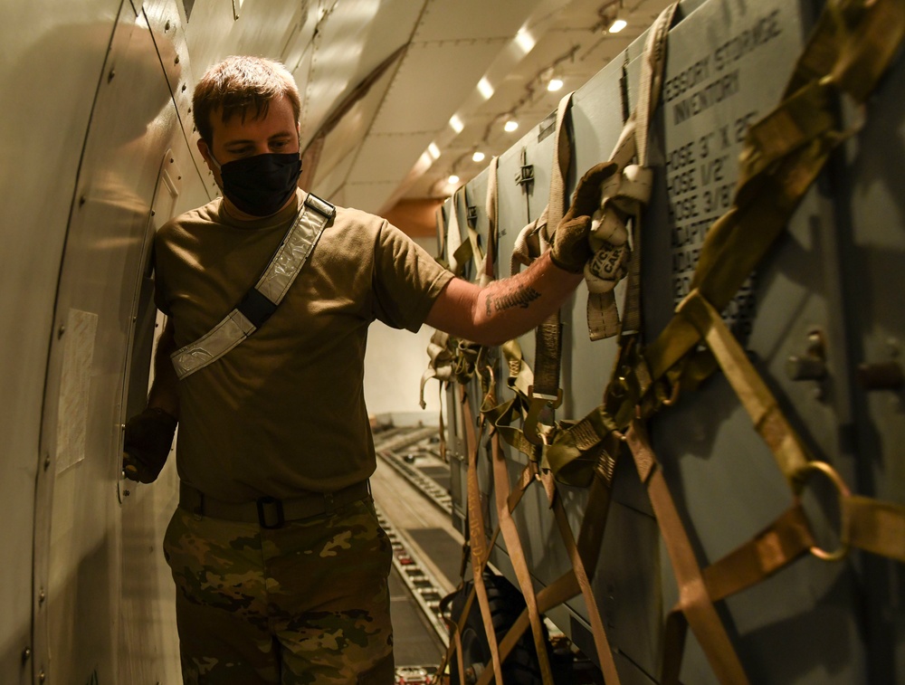 Cargo arrives at Diego Garcia