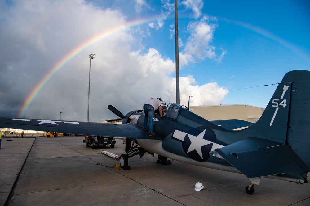 &quot;Warbirds&quot; Arrive in Pearl Harbor