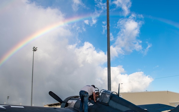 &quot;Warbirds&quot; Arrive in Pearl Harbor