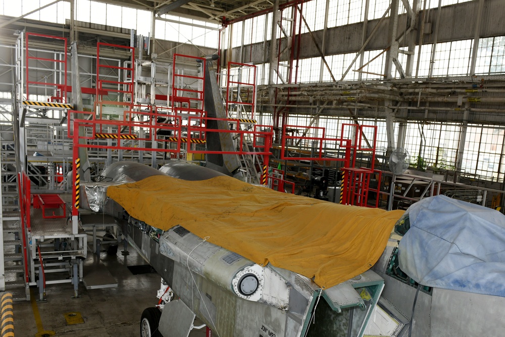 Plant Services Team builds portable F-15 stands making one-stop maintenance shop