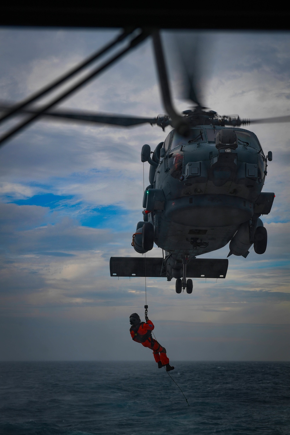 USS Thomas Hudner (DDG 116) Participates in Search-and-Rescue Live-Hoist Drills with The Royal Danish Navy Air Squadron (Espadrille) 723