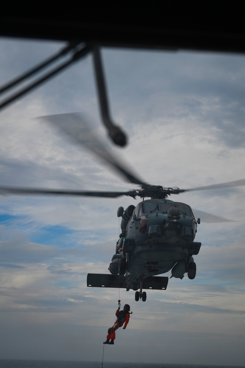 USS Thomas Hudner (DDG 116) Participates in Search-and-Rescue Live-Hoist Drills with The Royal Danish Navy Air Squadron (Espadrille) 723