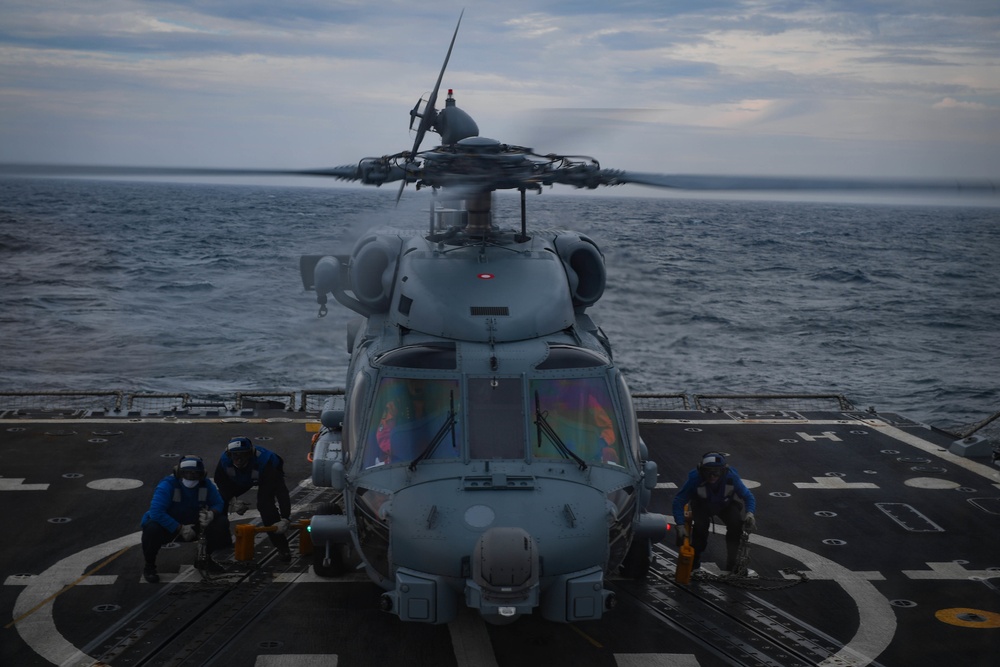 USS Thomas Hudner (DDG 116) Participates in Search-and-Rescue Live-Hoist Drills with The Royal Danish Navy Air Squadron (Espadrille) 723