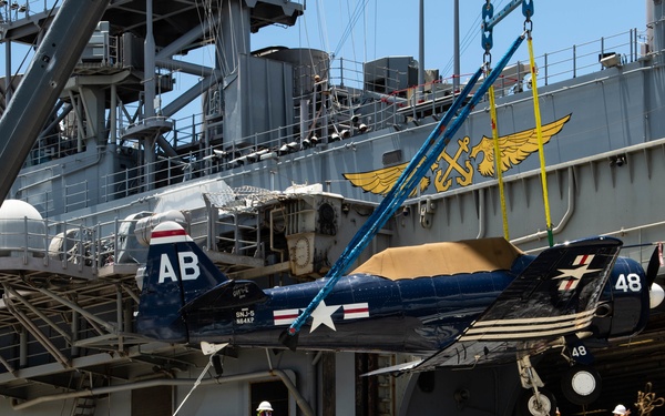&quot;Warbirds&quot; Arrive In Pearl Harbor