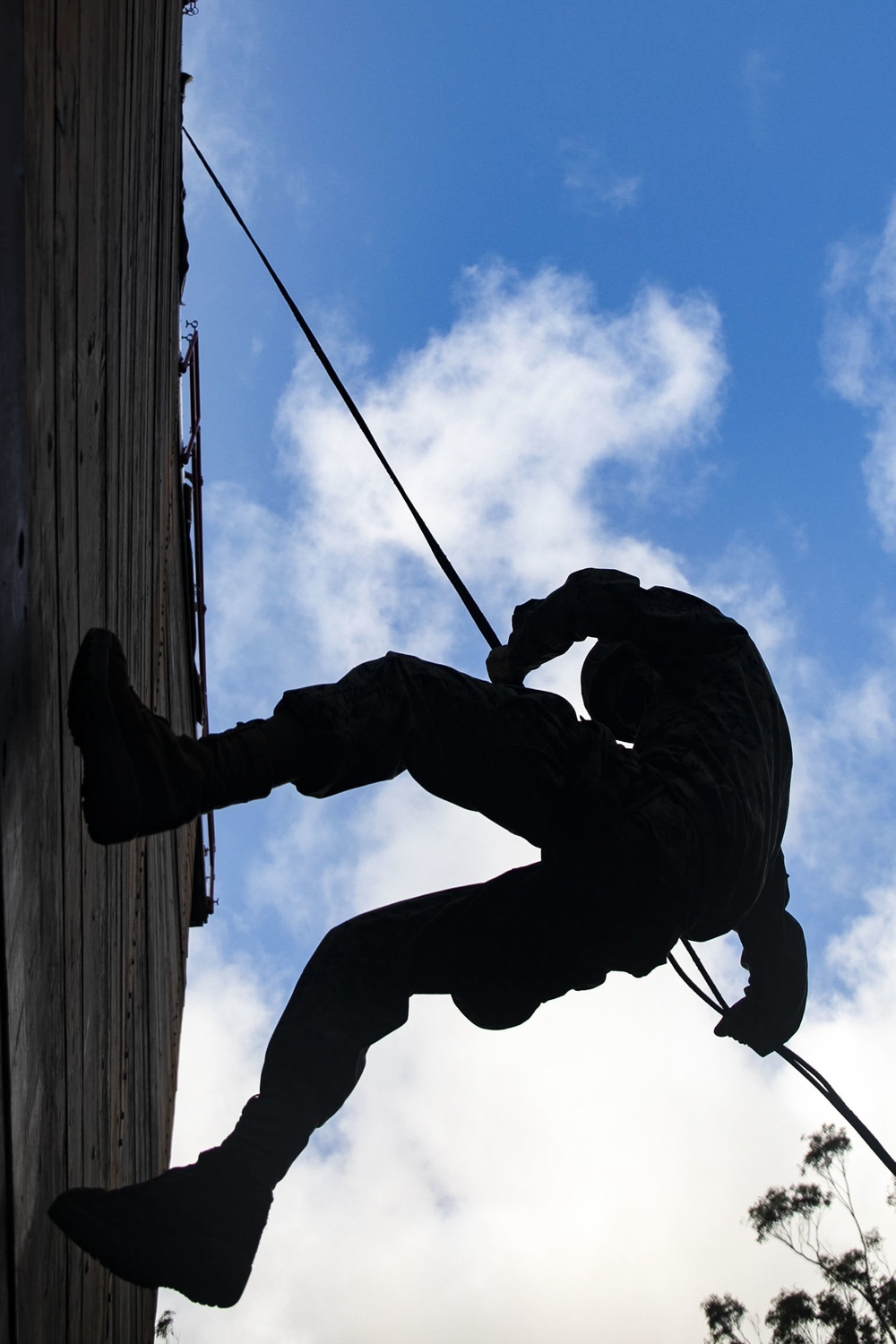 4th Force, MAG-24, 3rd Radio conduct rappelling training