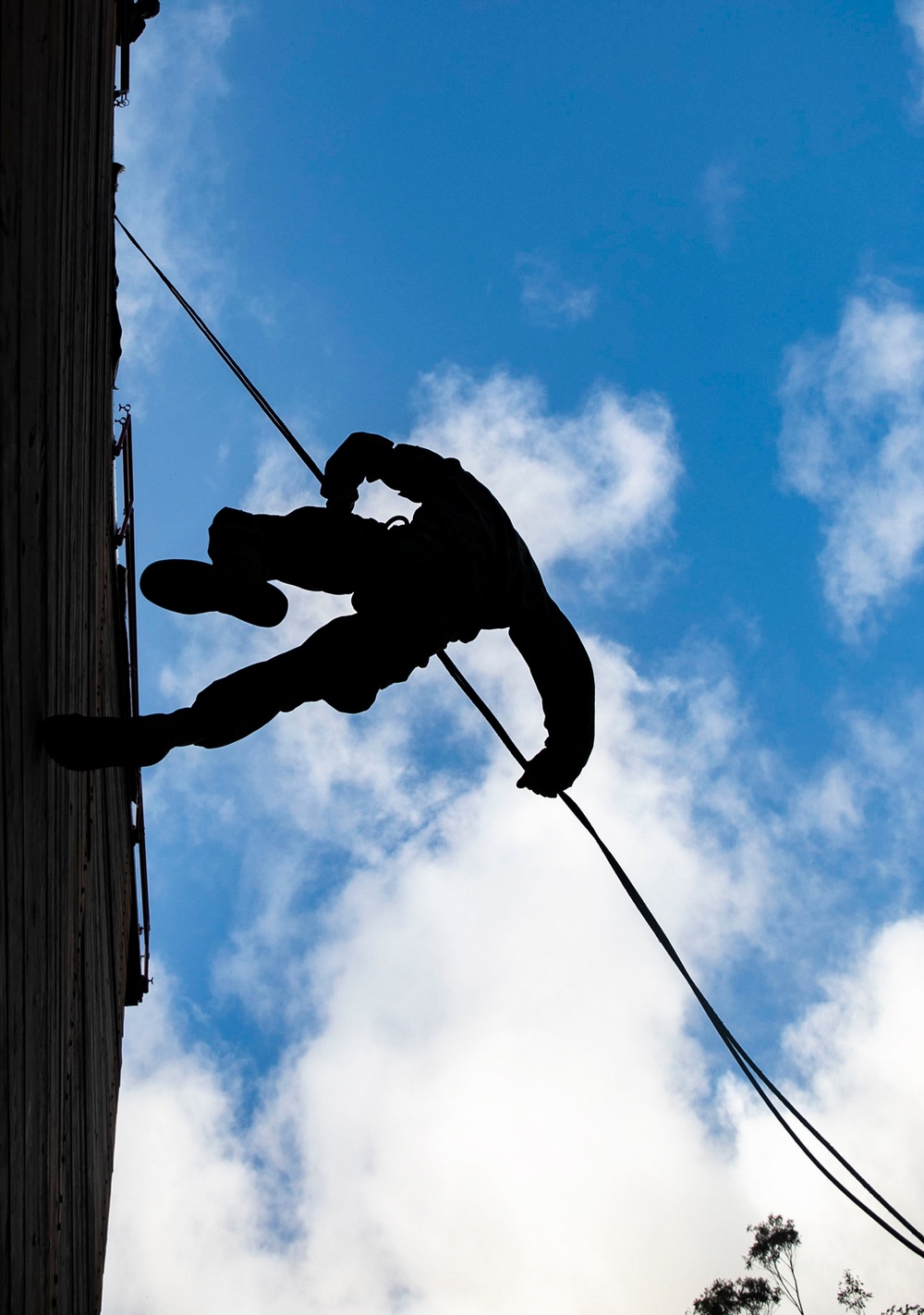 4th Force, MAG-24, 3rd Radio conduct rappelling training