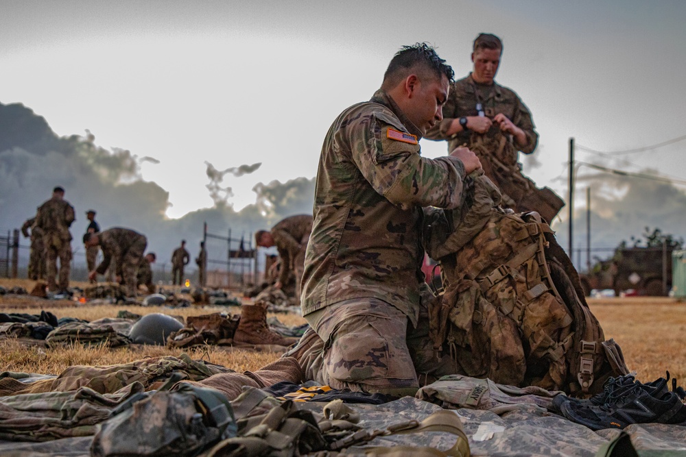 25th Infantry Division Lightning Academy Air Assault Course