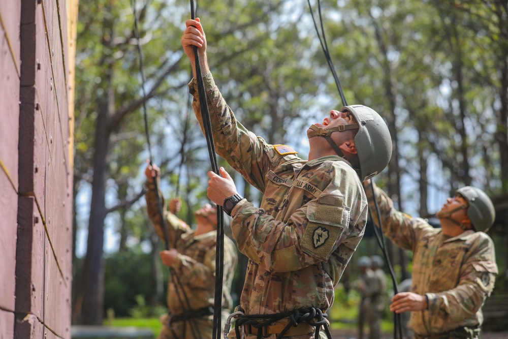 25th Infantry Division Lightning Academy Air Assault Course