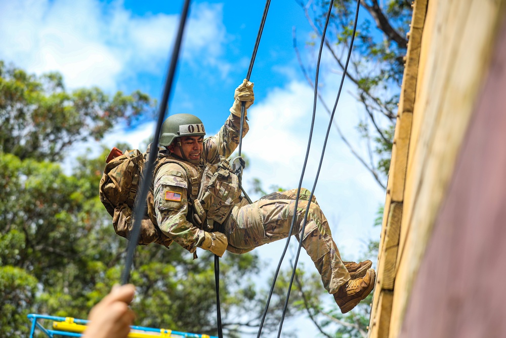 25th Infantry Division Lightning Academy Air Assault Course