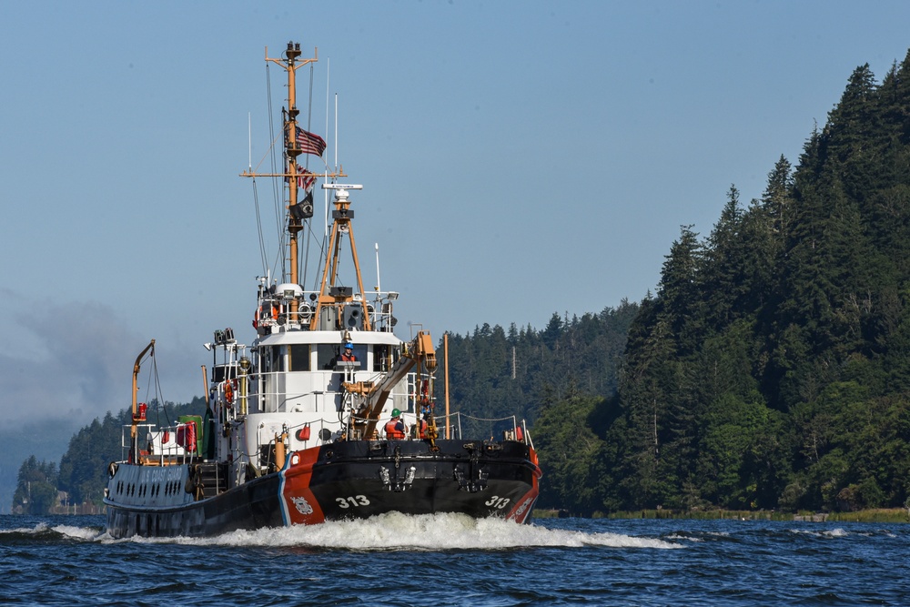 Coast Guard Cutter Bluebell Underway in the Columbia River