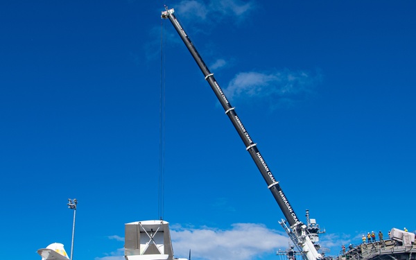 &quot;Warbirds&quot; Arrive in Pearl Harbor