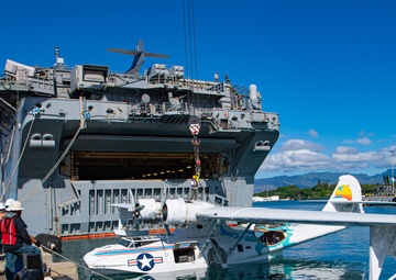 &quot;Warbirds&quot; Arrive in Pearl Harbor