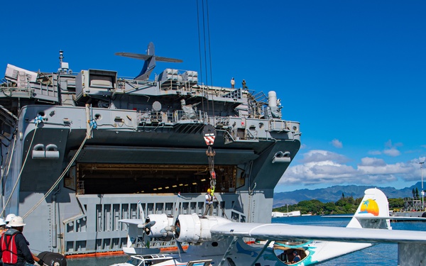 &quot;Warbirds&quot; Arrive in Pearl Harbor