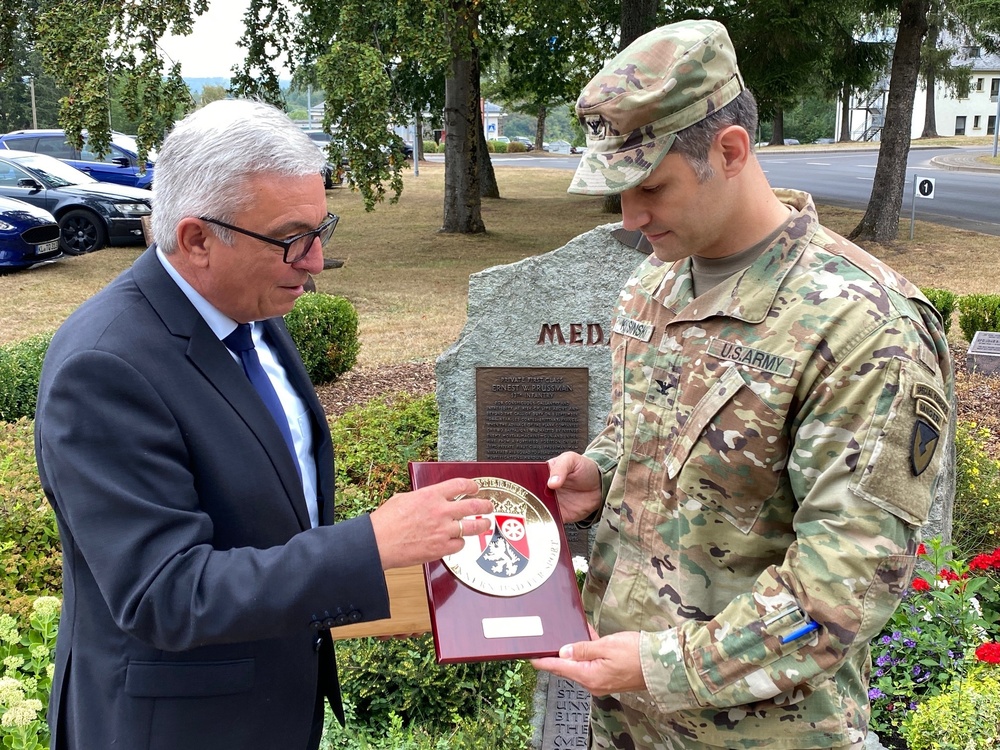 German state minister visits Army garrison in Baumholder