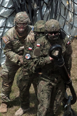 Polish, U.S. KFOR soldiers conduct sling load training