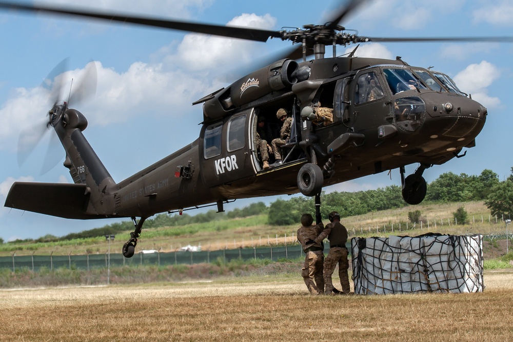 Polish, U.S. KFOR soldiers conduct sling load training