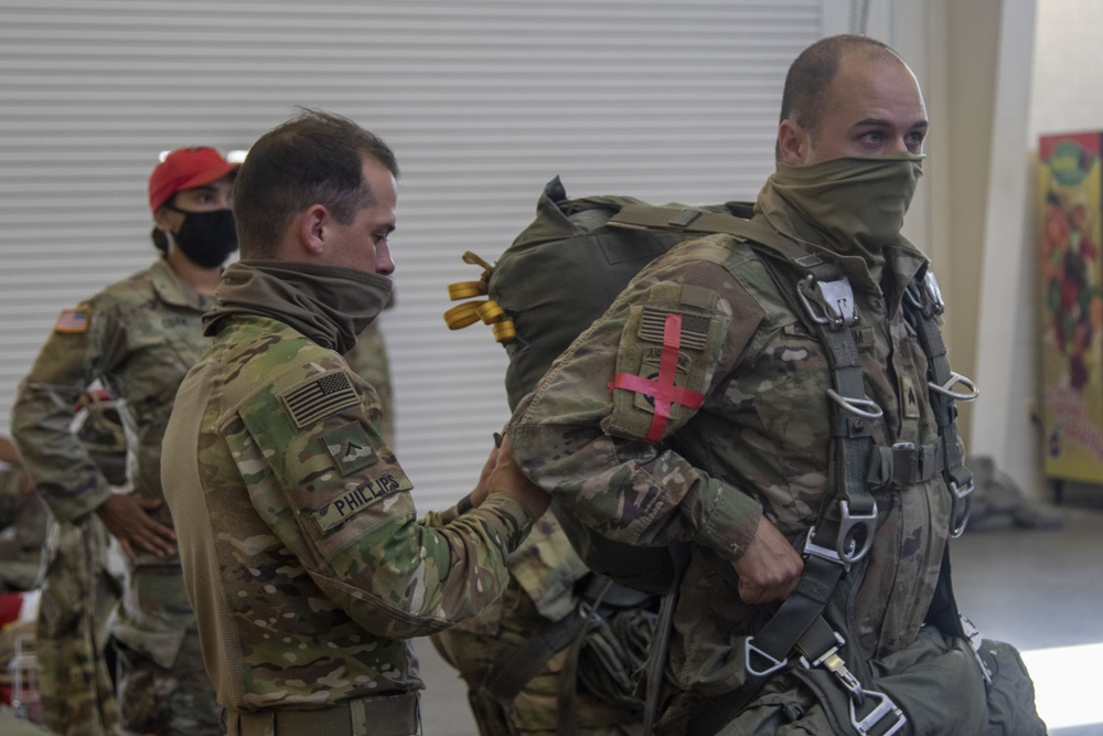 3rd BCT, 82nd Airborne Division Jumps into Exercise Panther Storm