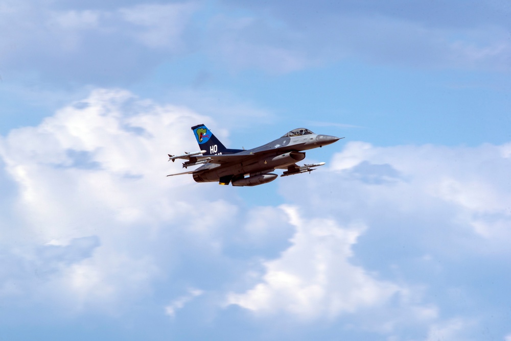 F-16 train over Holloman