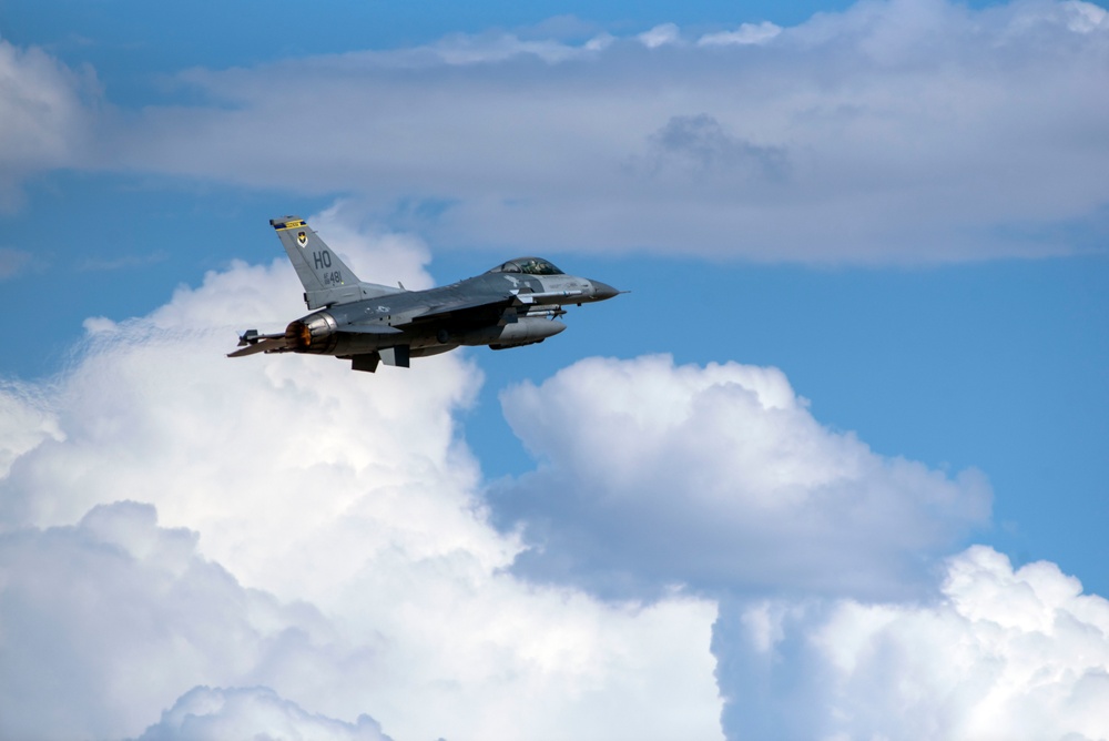 F-16 train over Holloman