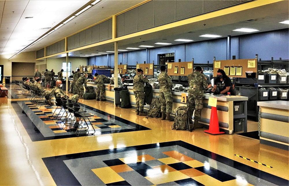 228th CSH Soldiers receive equipment issue at Fort McCoy CIF