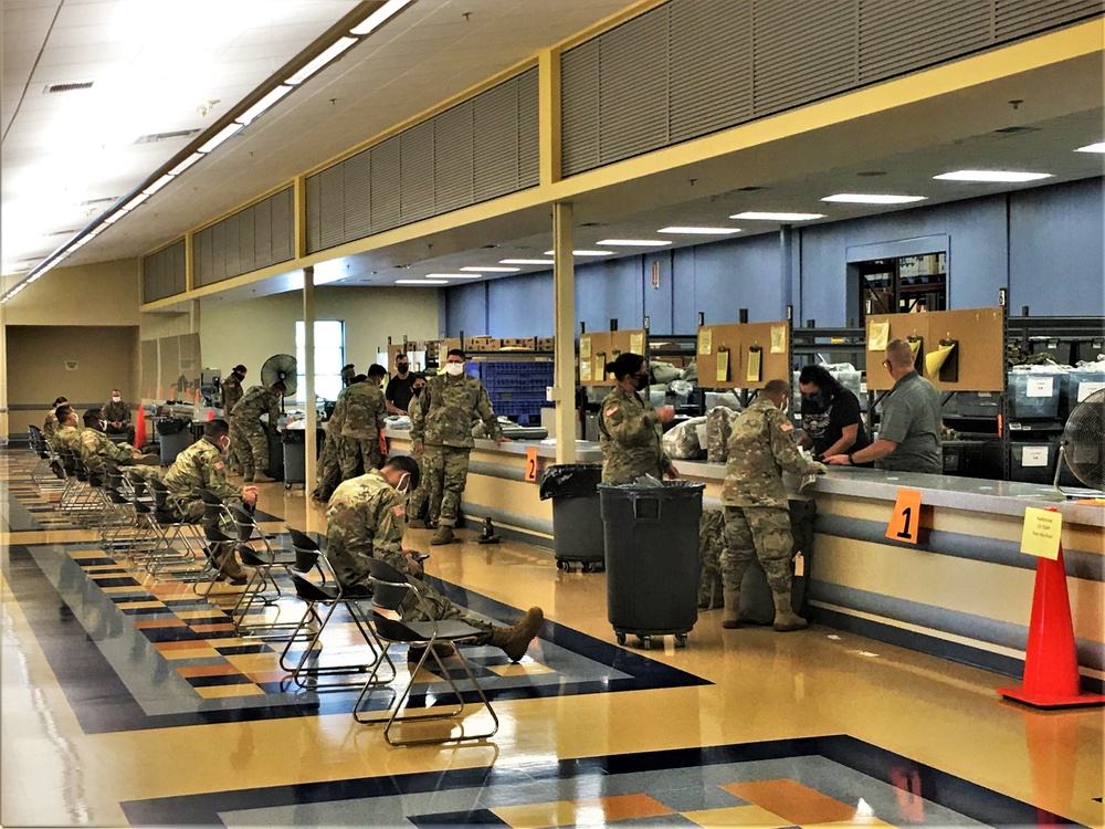 228th CSH Soldiers receive equipment issue at Fort McCoy CIF