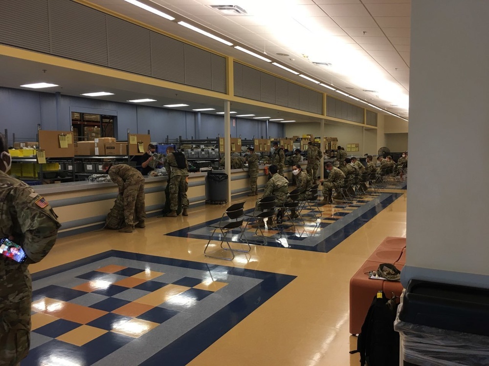 228th CSH Soldiers receive equipment issue at Fort McCoy CIF